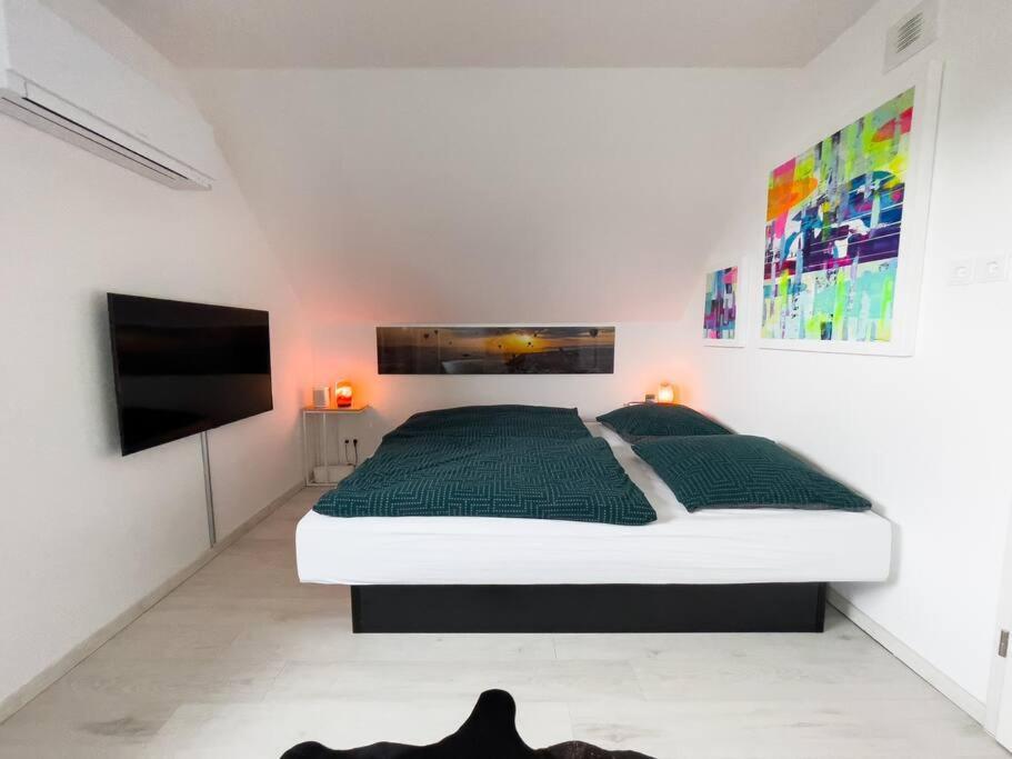 Villa Dreamy Vibes Mit Privatem Pool & Rheinblick Νίντερκασελ Εξωτερικό φωτογραφία